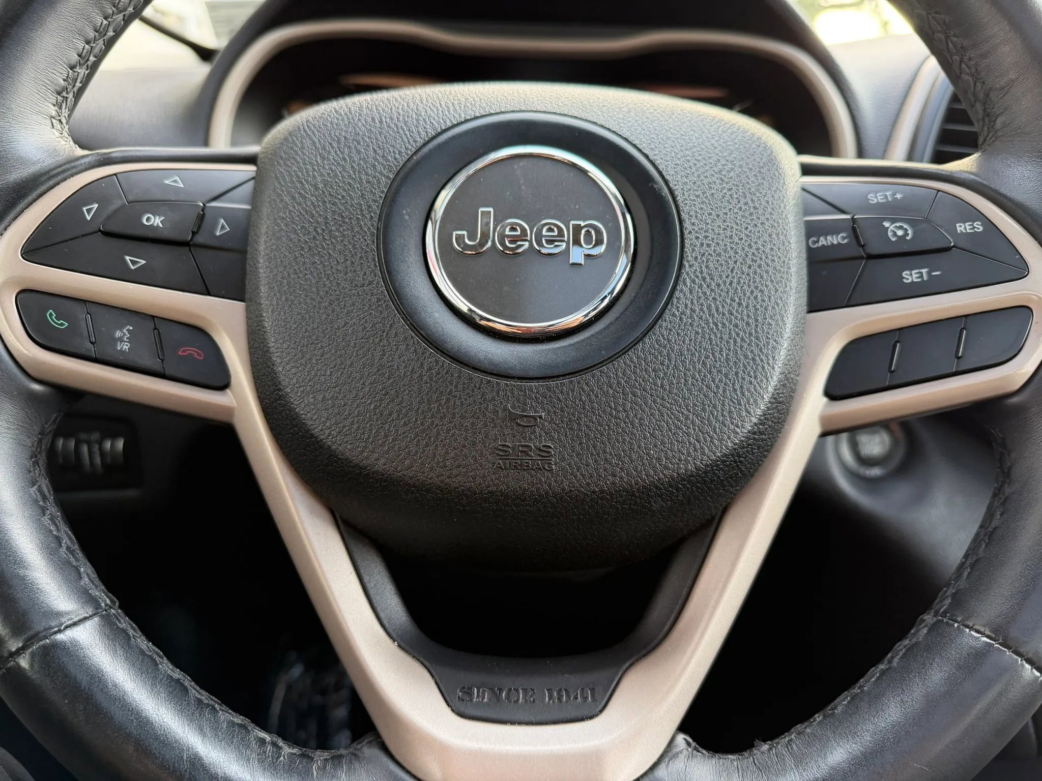 Used 2017 Jeep Cherokee Limited AWD/4WD image 13