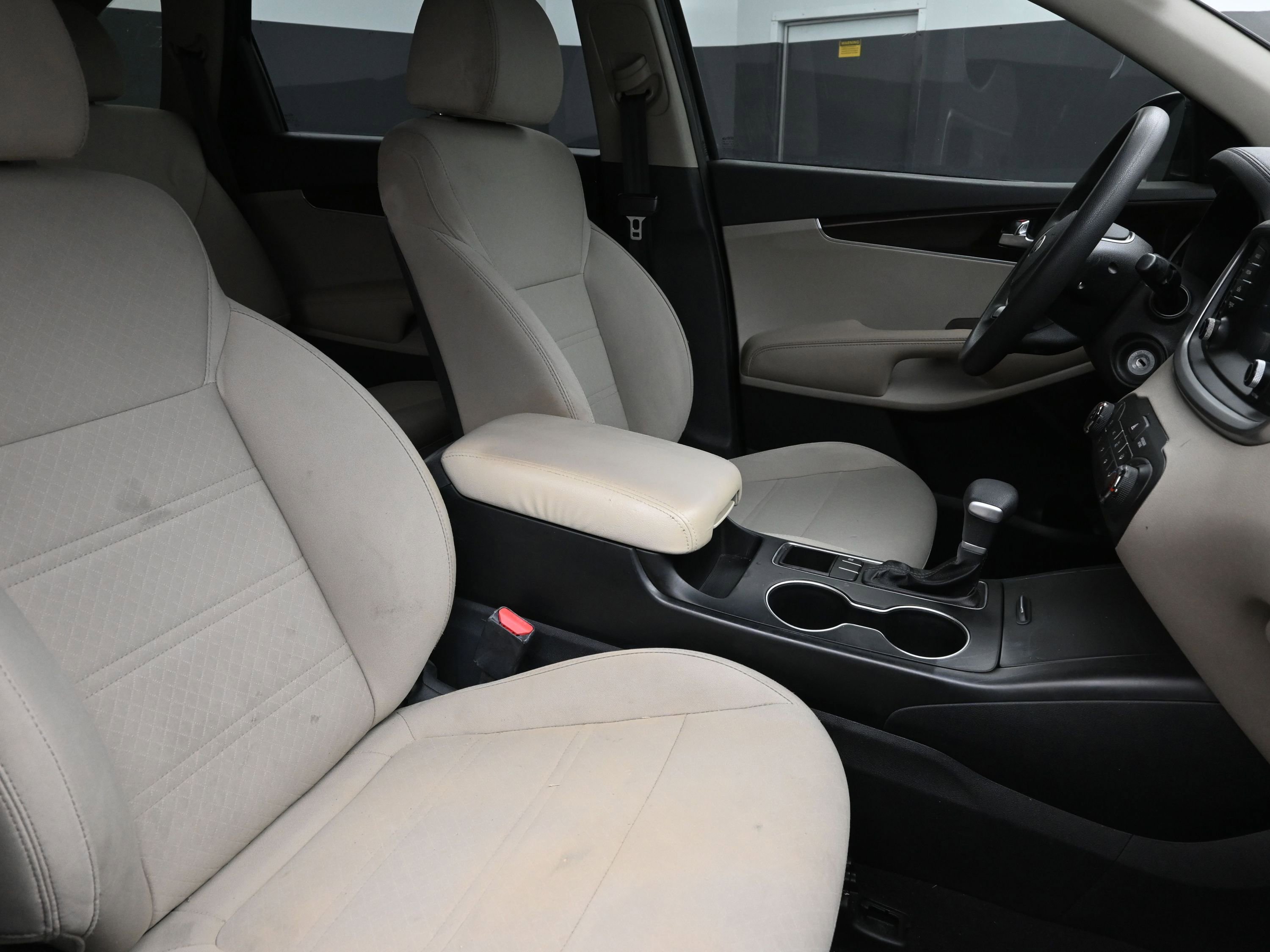 Used 2020 Kia Sorento LX image 28