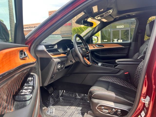 Used 2022 Jeep Grand Cherokee Summit AWD/4WD image 2