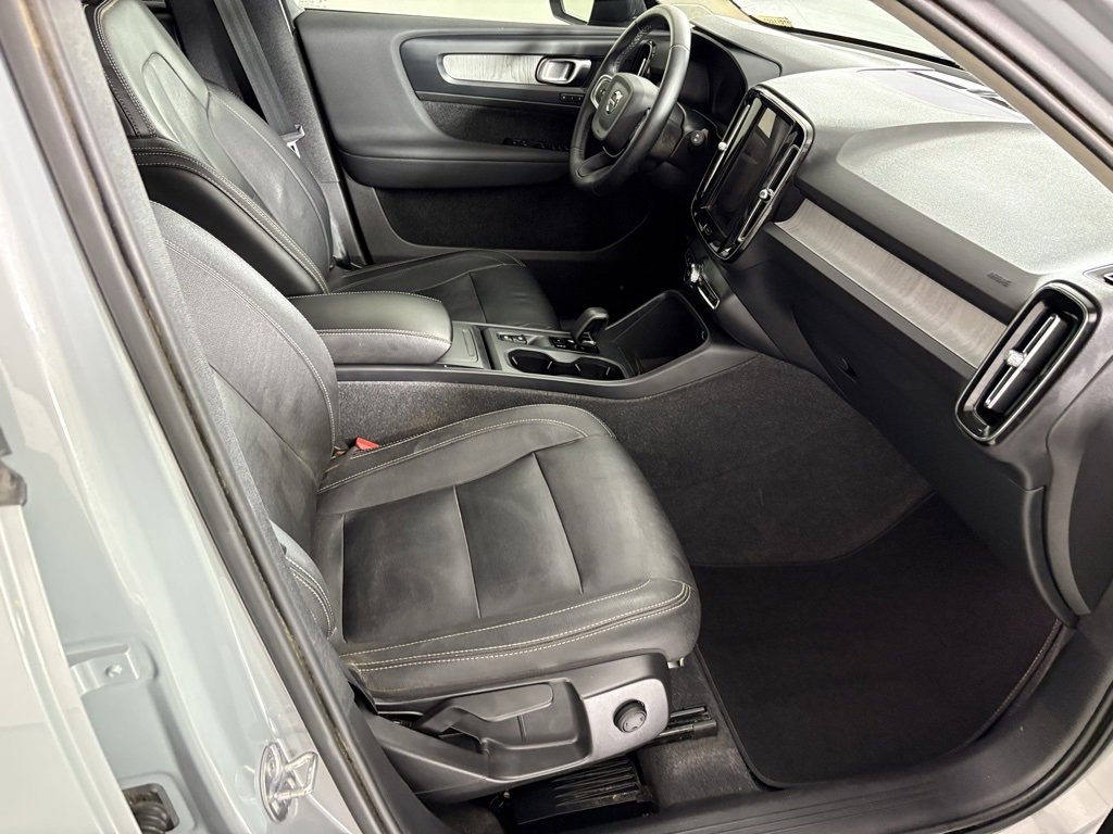 Used 2024 Volvo XC40 B5 Core image 41