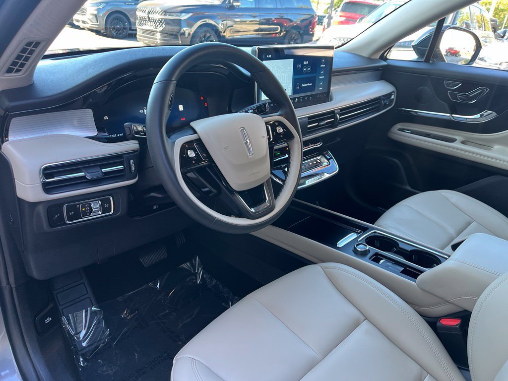 Used 2025 Lincoln Corsair AWD image 26