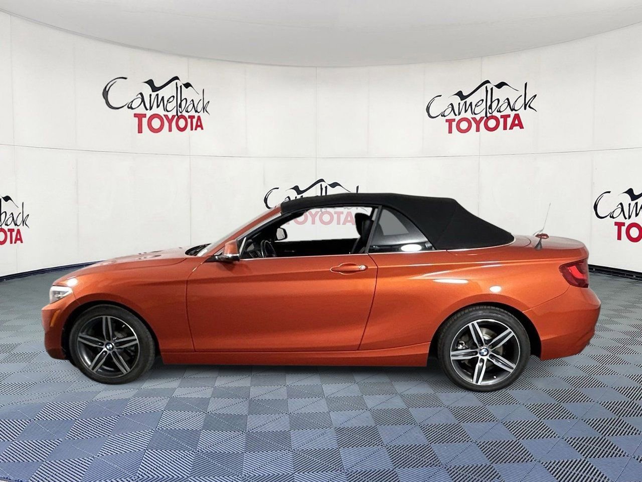 Used 2017 BMW 230i Convertible image 4