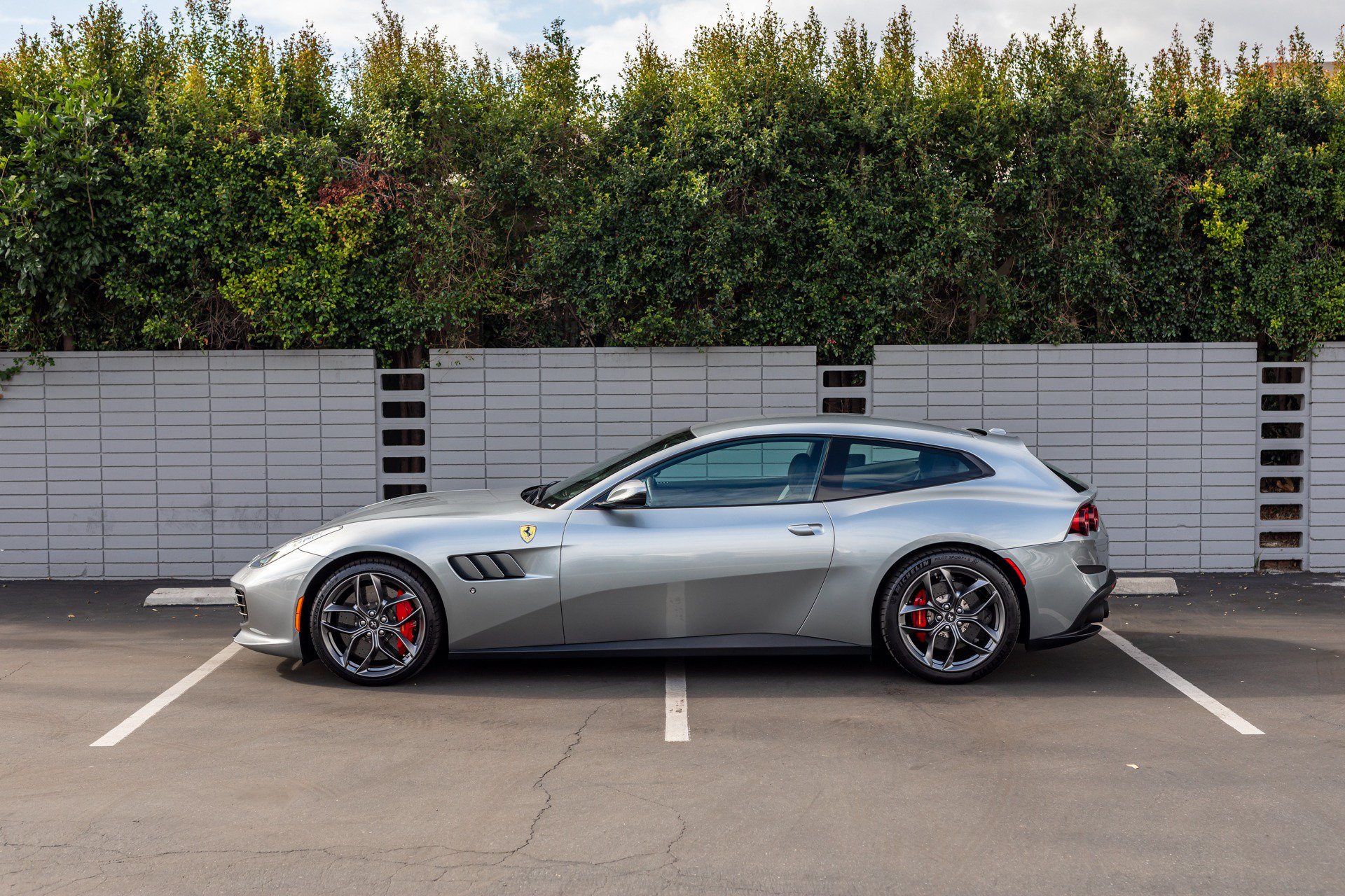 Used 2018 Ferrari GTC4Lusso T RWD image 21