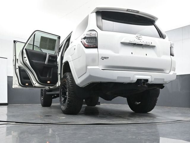 Used 2022 Toyota 4Runner SR5 AWD/4WD image 40