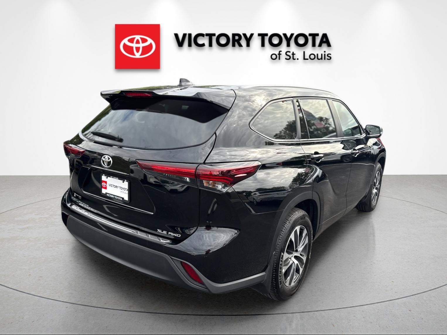 Used 2026 Toyota Highlander XLE AWD/4WD image 3