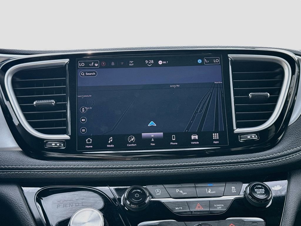 Used 2025 Chrysler Pacifica Limited FWD image 13