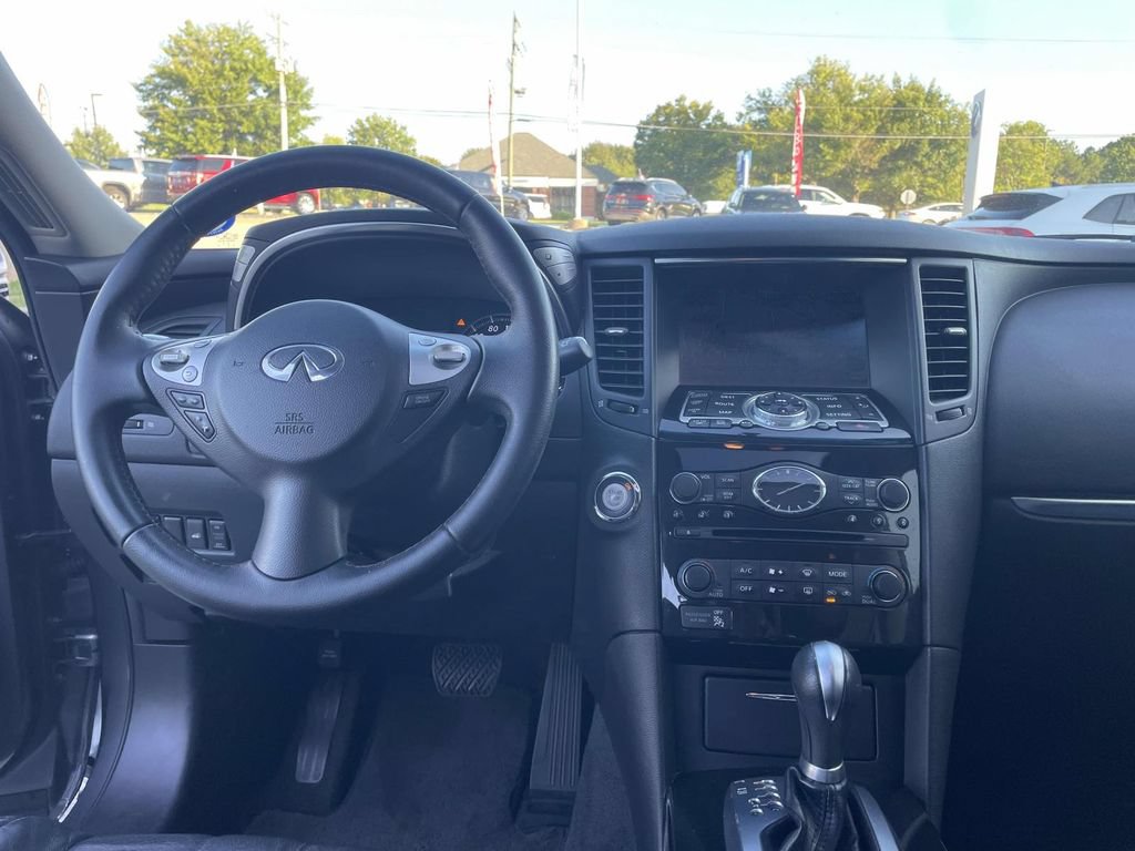 Used 2017 INFINITI QX70 AWD w/ Premium Package image 15