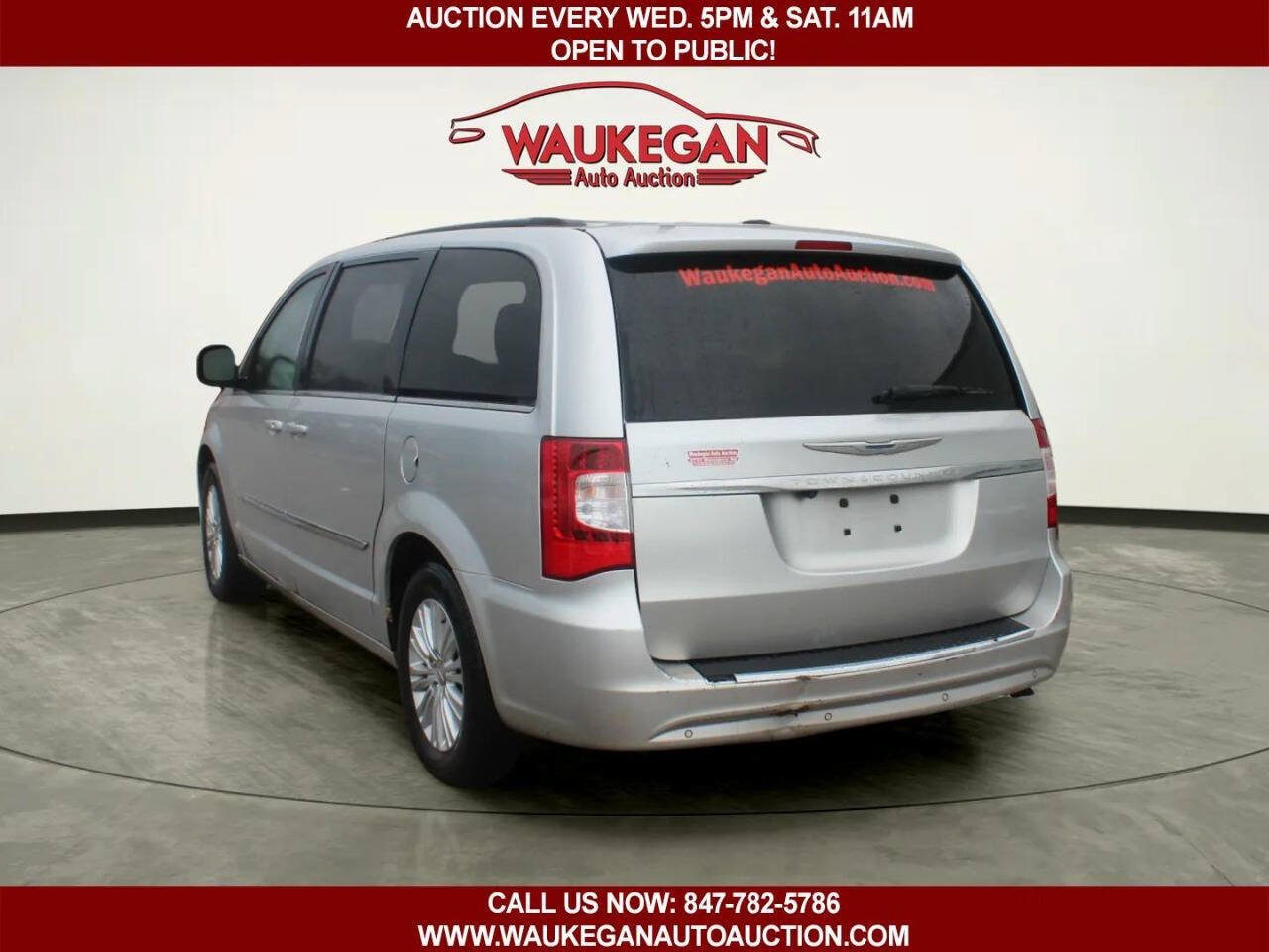 Used 2011 Chrysler Town & Country Touring-L w/ Entertainment Group #2 FWD image 6