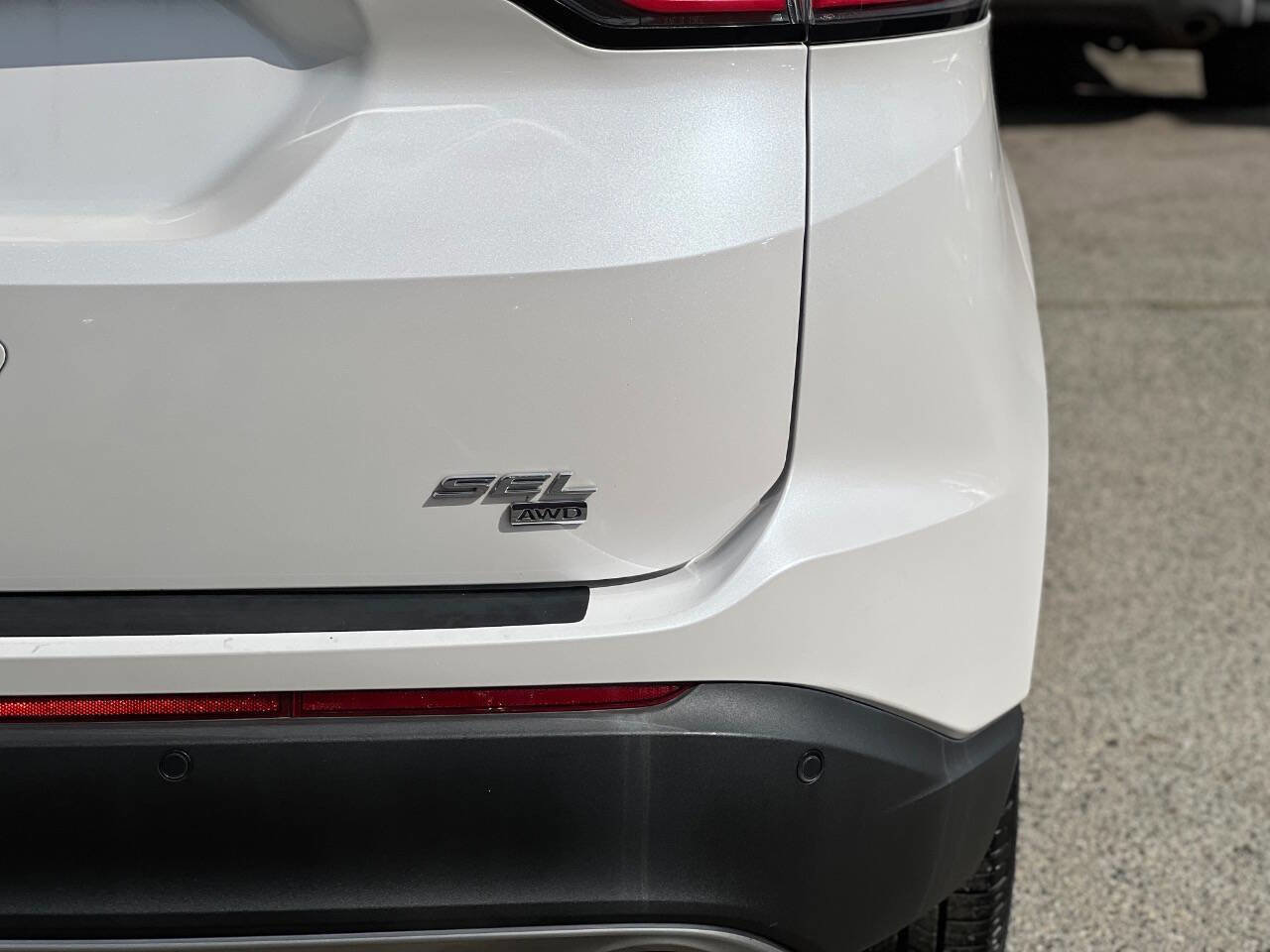 Used 2018 Ford Edge SEL w/ Equipment Group 201A image 14