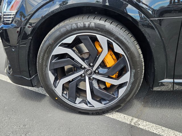 Used 2023 Audi e-tron Premium Plus w/ Premium Plus Package AWD/4WD image 23