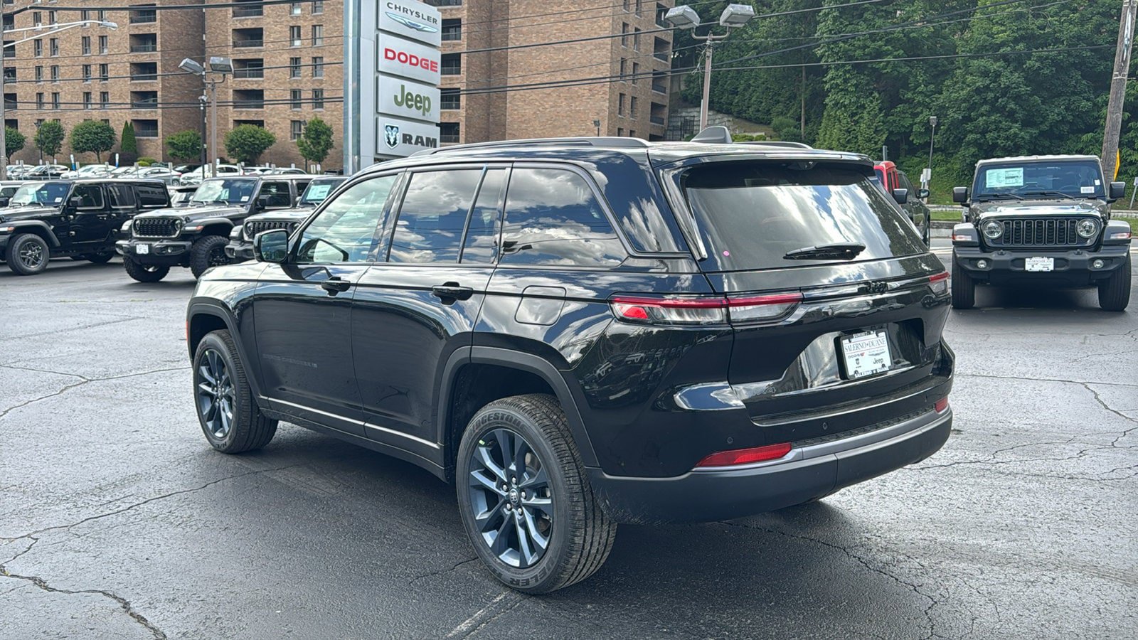 New 2026 Jeep Grand Cherokee Limited AWD/4WD image 9
