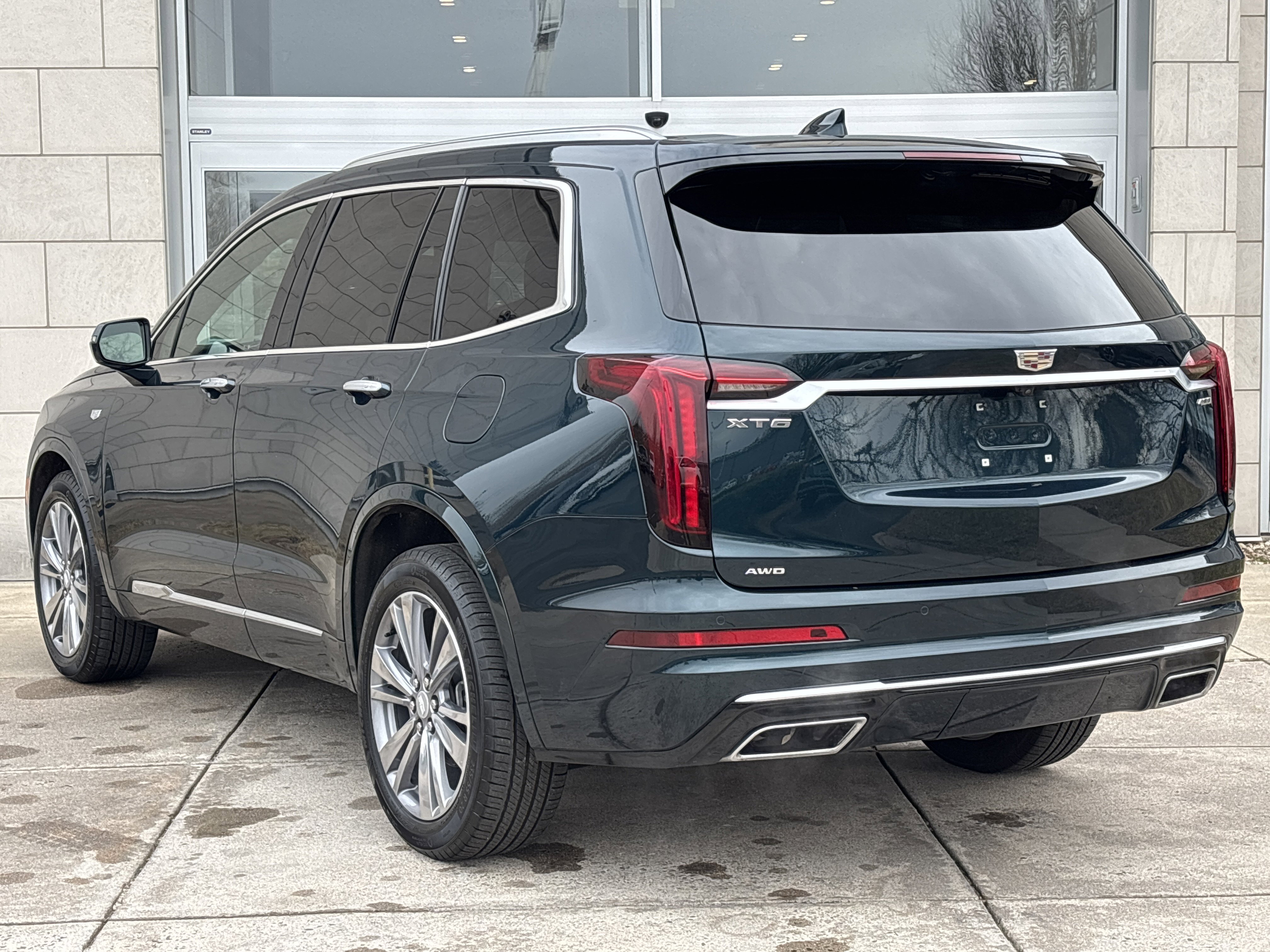 Used 2025 Cadillac XT6 Premium Luxury image 9