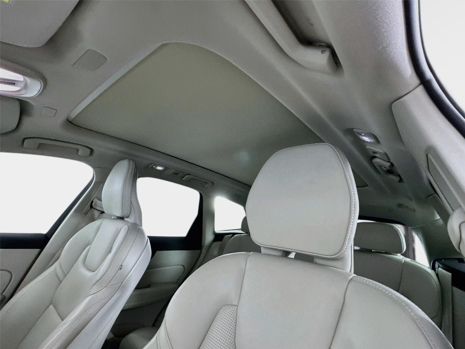 Used 2024 Volvo XC60 T8 Ultimate w/ Protection Package Premier AWD/4WD image 14