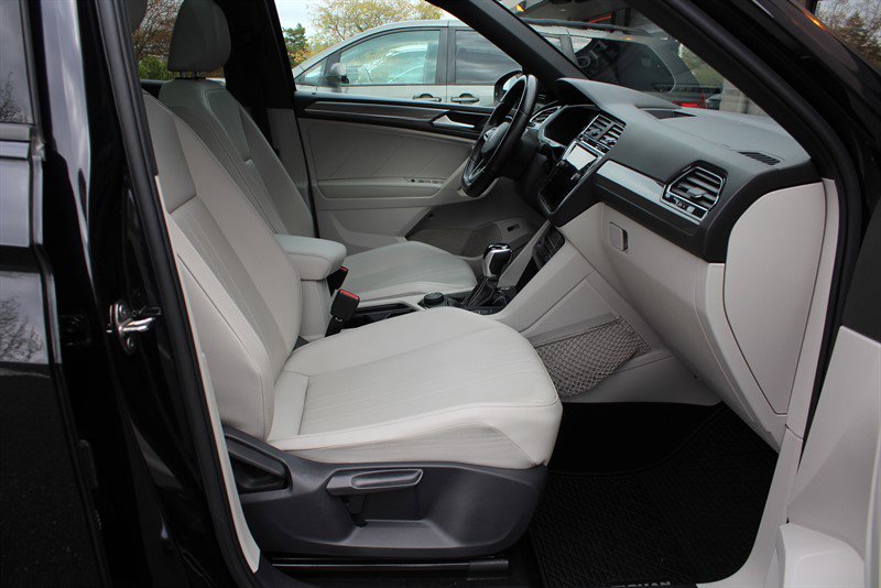 Used 2022 Volkswagen Tiguan SE R-Line image 27