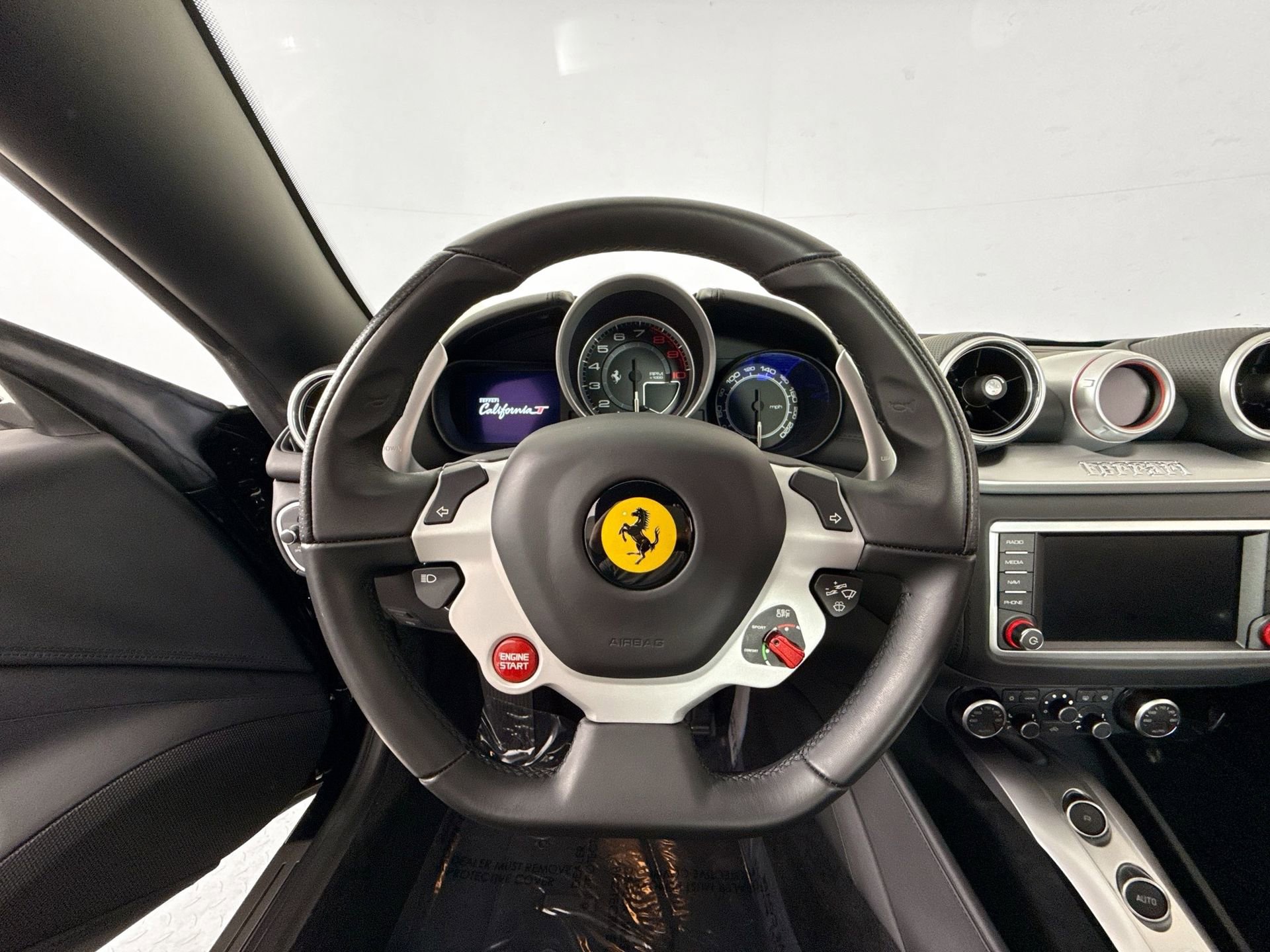 Certified 2018 Ferrari California T image 10