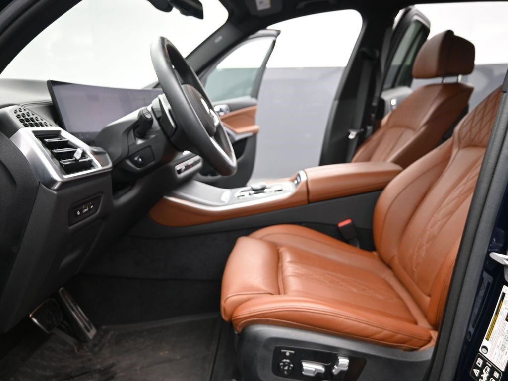 Used 2026 BMW X5 xDrive40i w/ M Sport Package AWD/4WD image 14