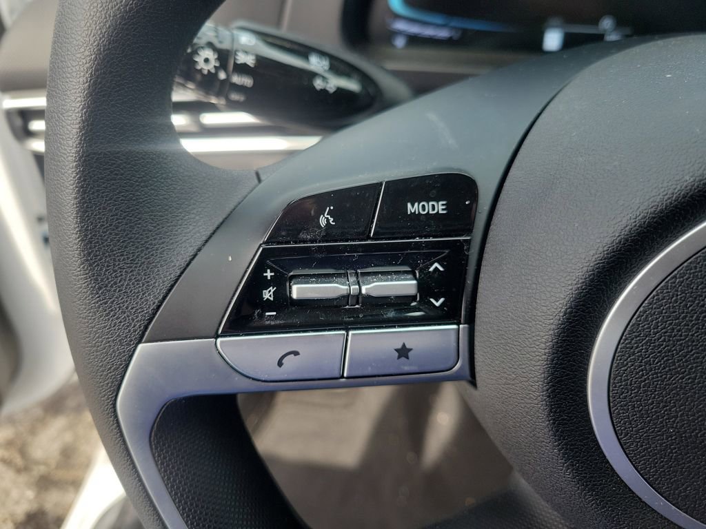 Certified 2025 Hyundai Elantra SE image 22