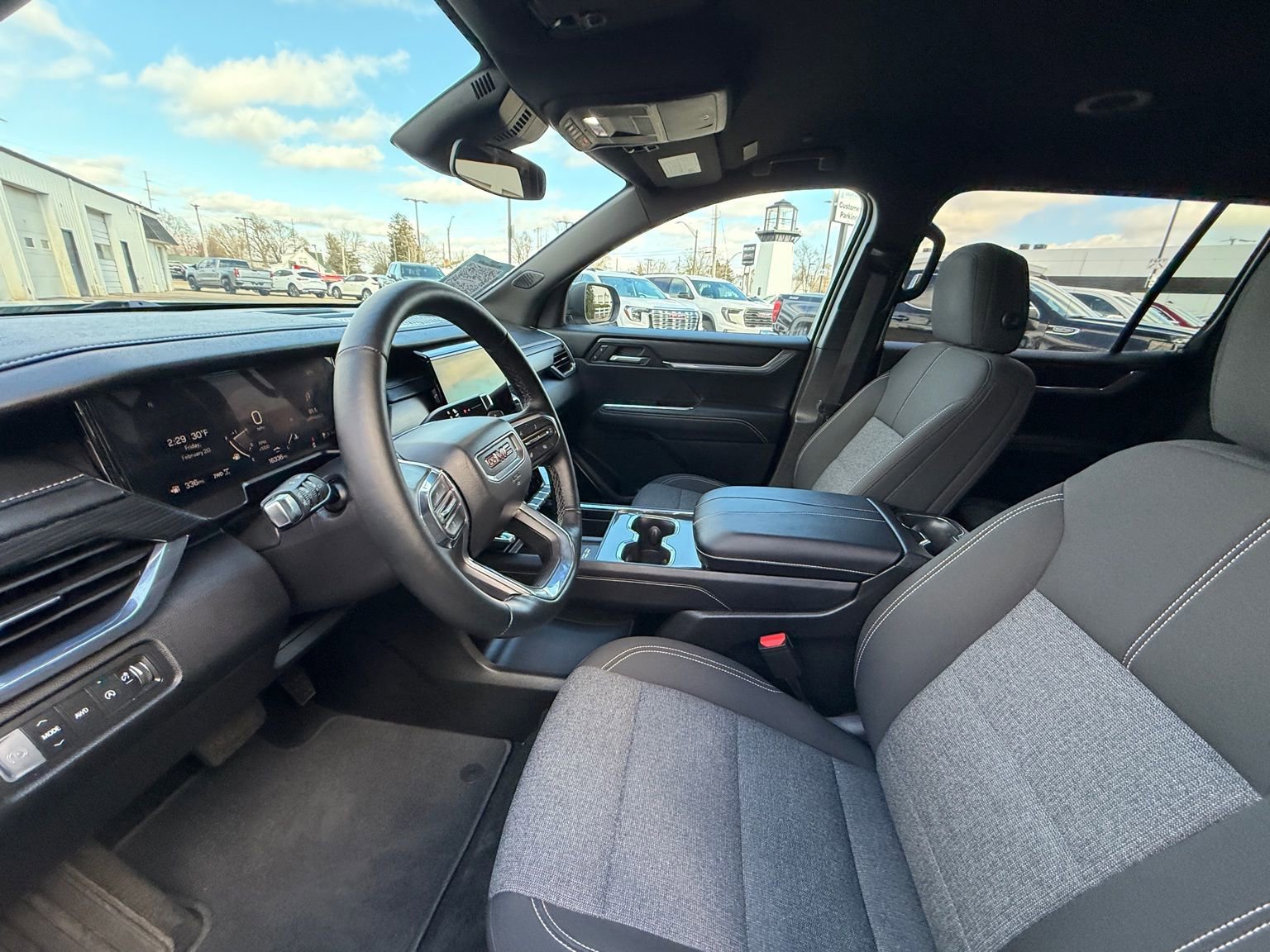 Used 2025 GMC Acadia Elevation image 4