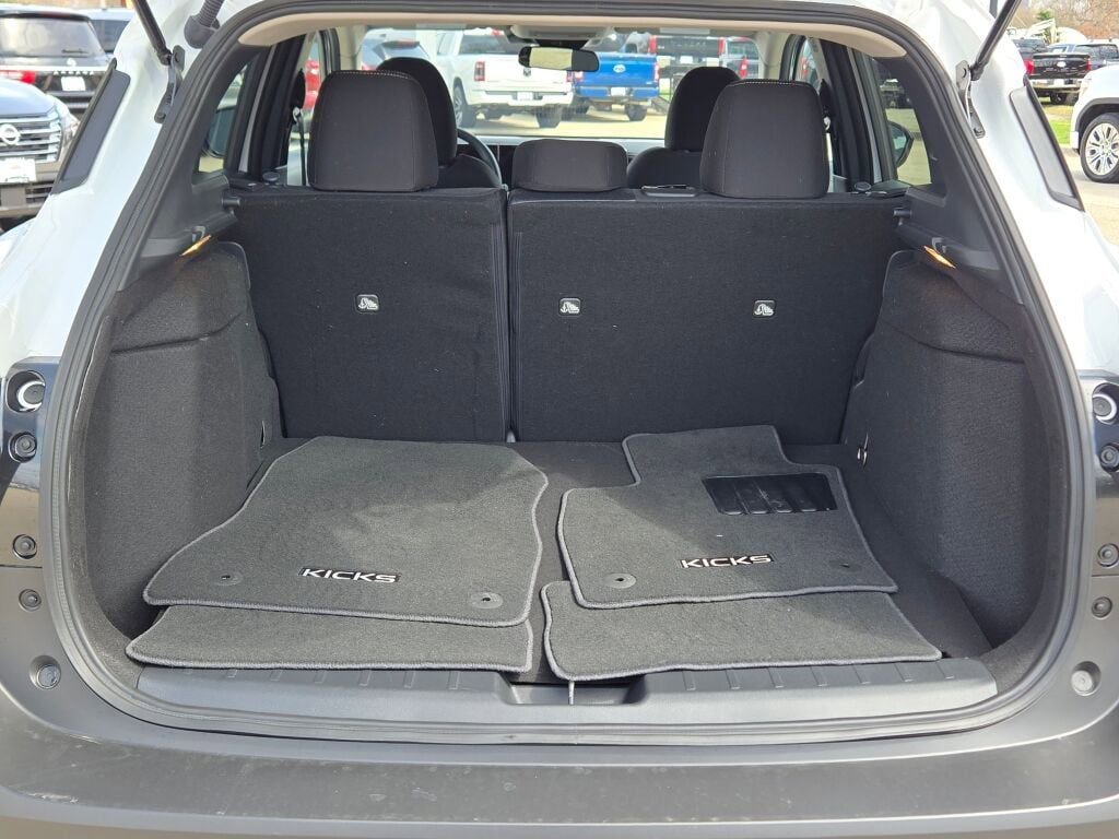 Used 2025 Nissan Kicks SV AWD/4WD image 13