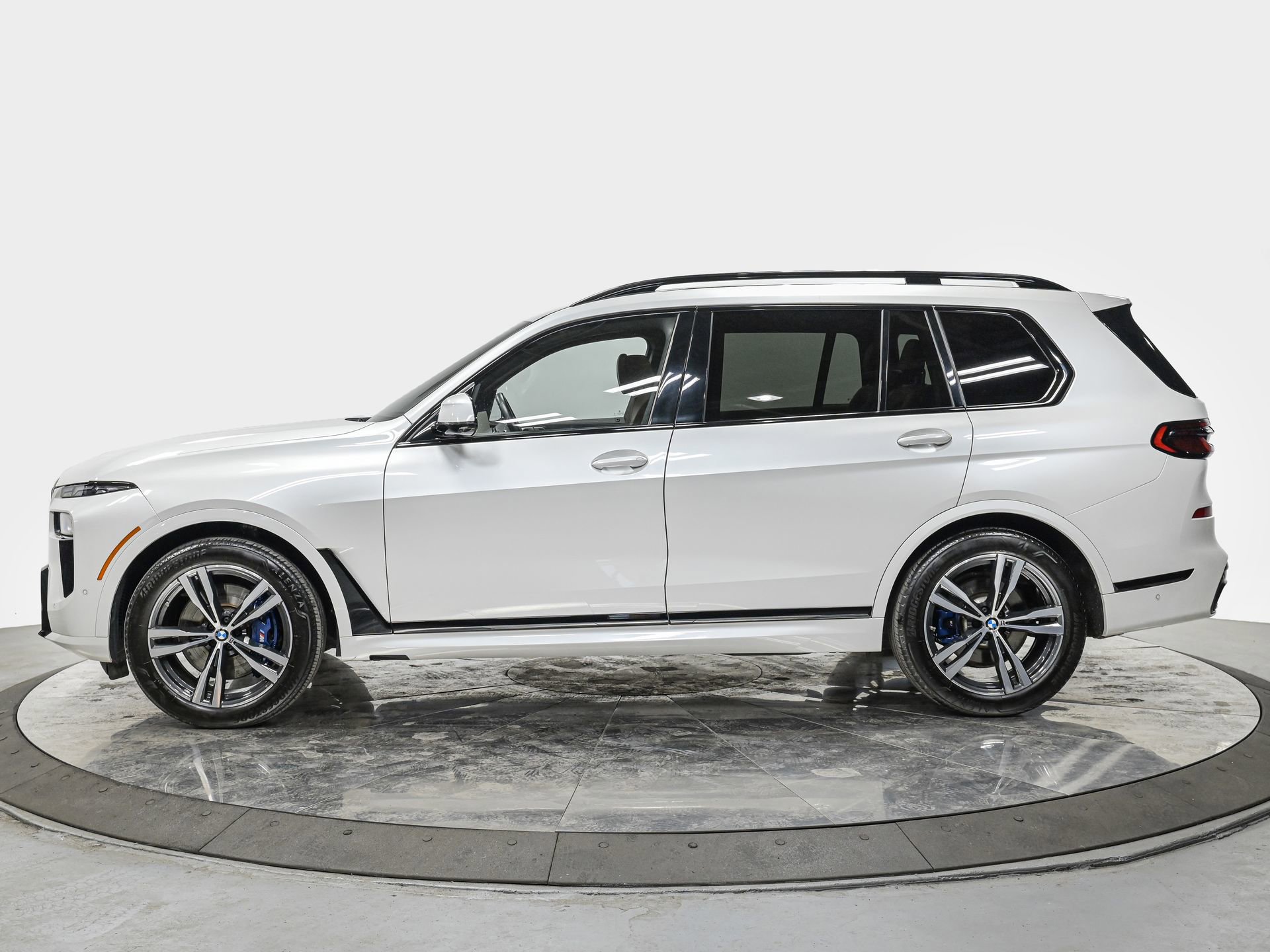 Used 2023 BMW X7 xDrive40i w/ M Sport Package AWD/4WD image 2