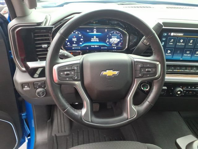 Used 2025 Chevrolet Silverado 1500 LT AWD/4WD image 7