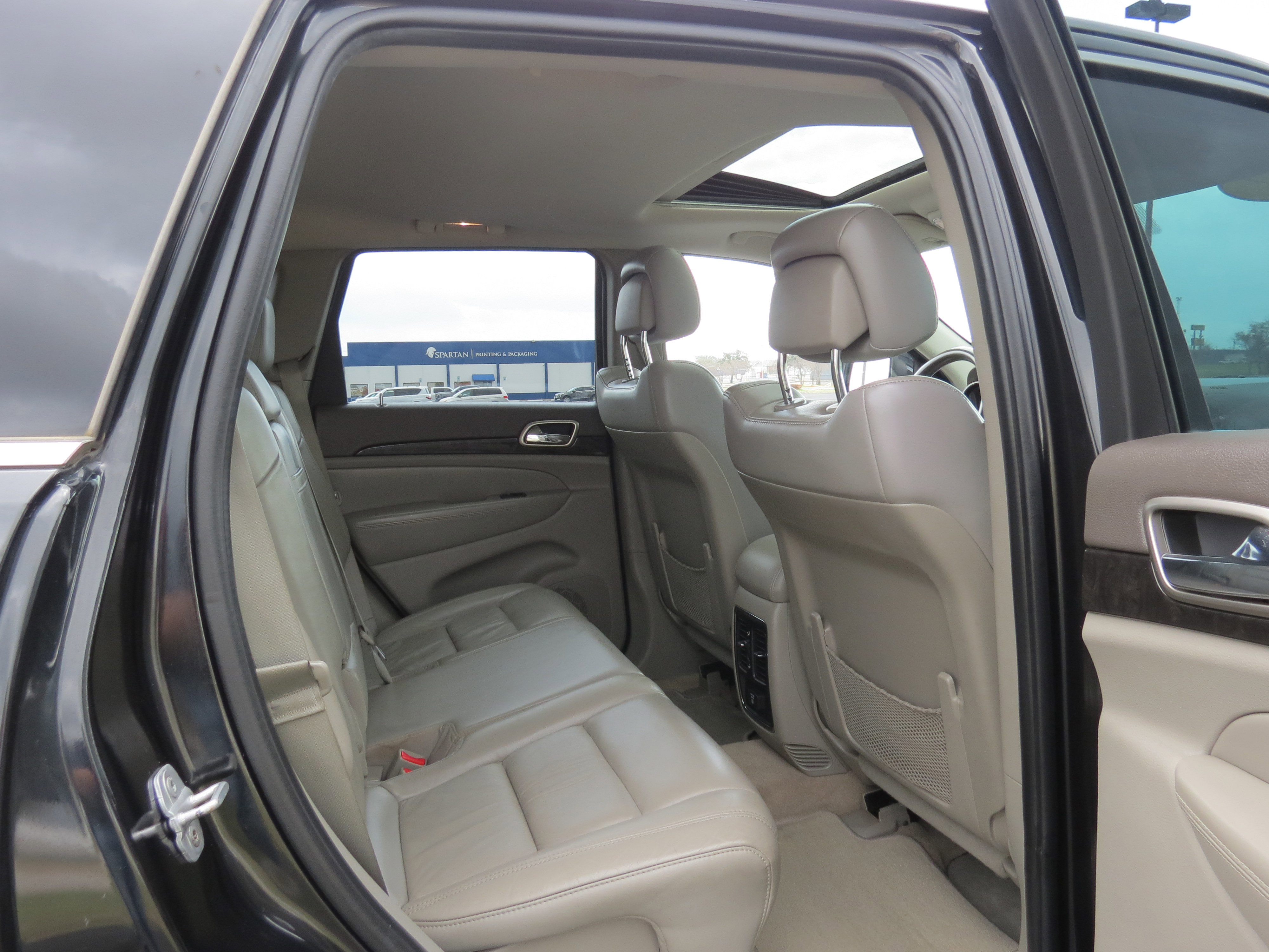 Used 2012 Jeep Grand Cherokee Laredo RWD image 36