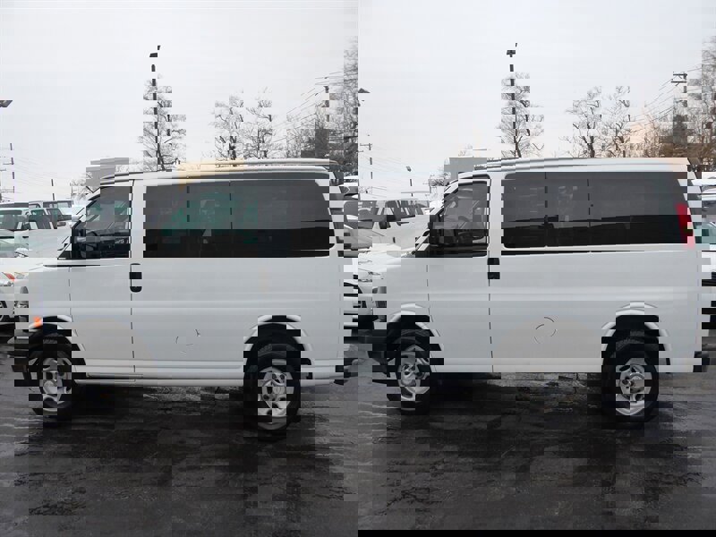 Used 2017 Chevrolet Express 2500 LT w/ LT Preferred Equipment Group image 4