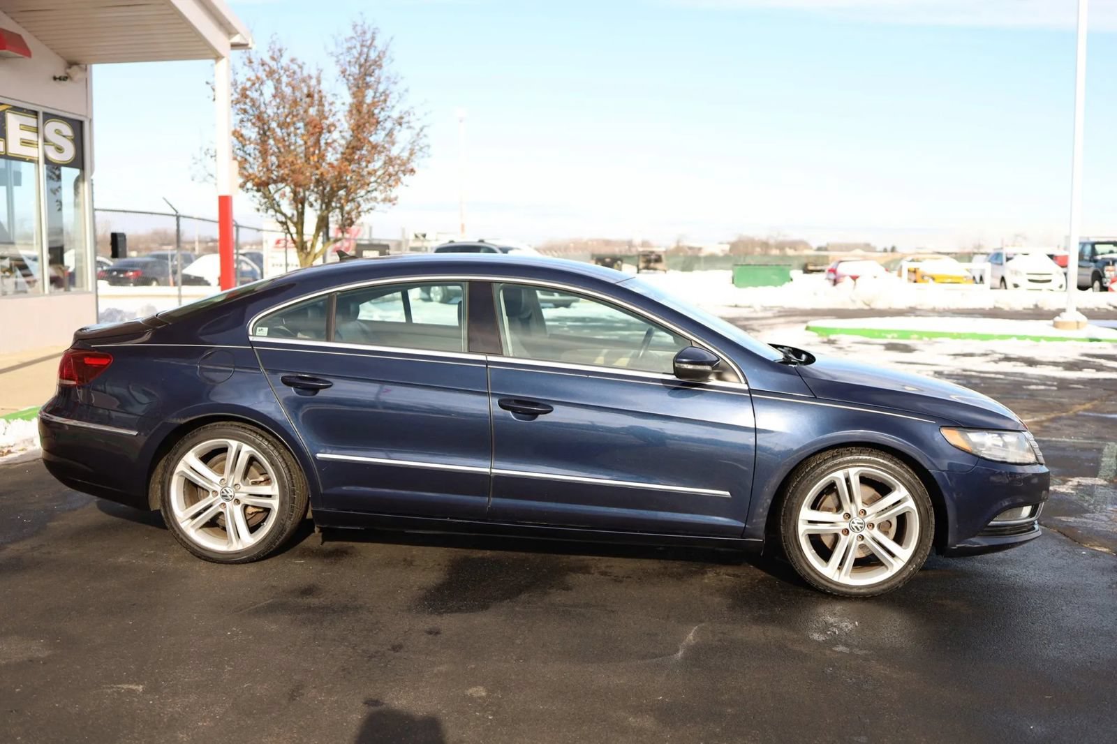 Used 2013 Volkswagen CC R-Line FWD image 4