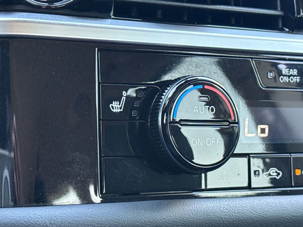 Used 2023 Nissan Pathfinder SV image 26