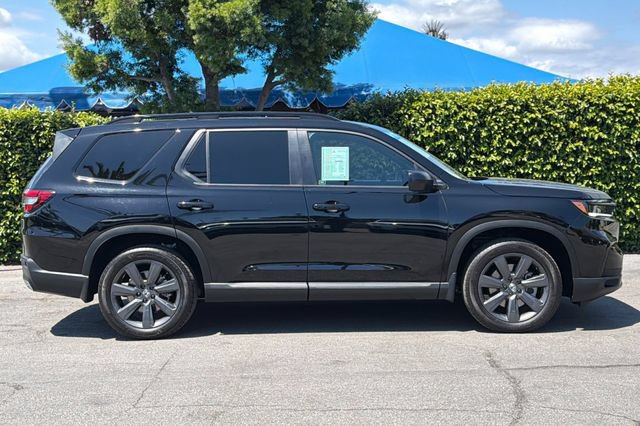 Certified 2025 Honda Pilot Sport image 3