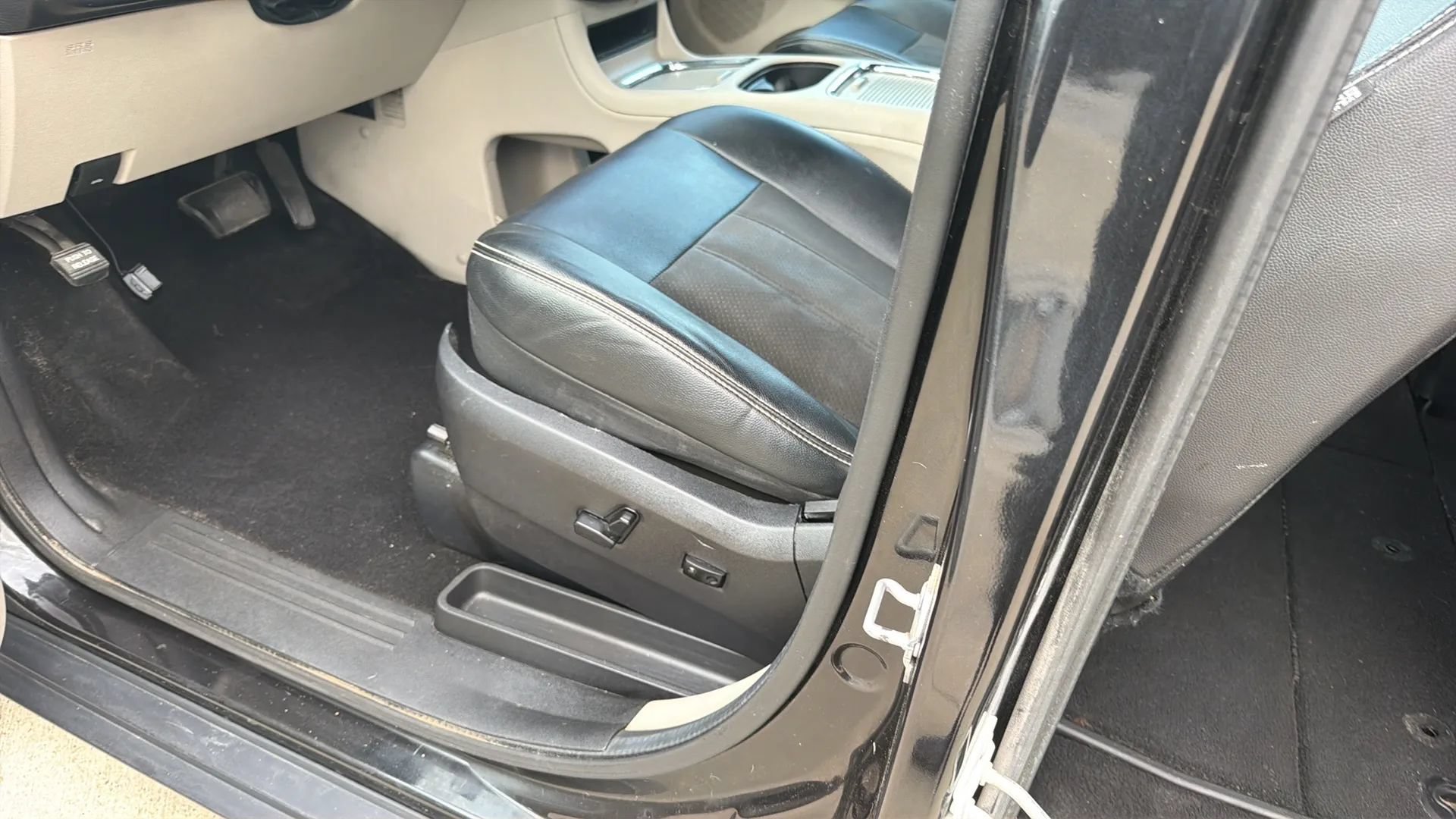 Used 2019 Dodge Grand Caravan SXT w/ Driver Convenience Group FWD image 50