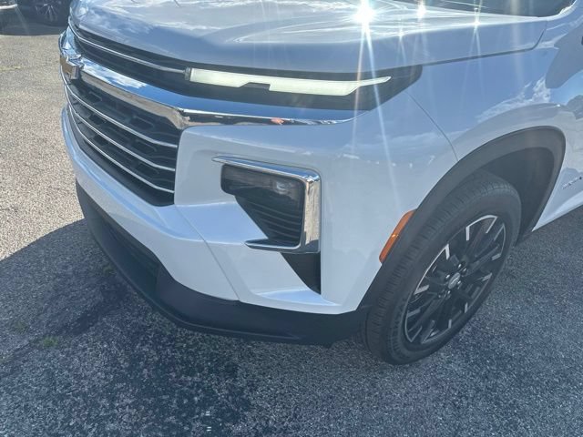 New 2026 Chevrolet Traverse LT w/ Sun and Wheel Package FWD image 9