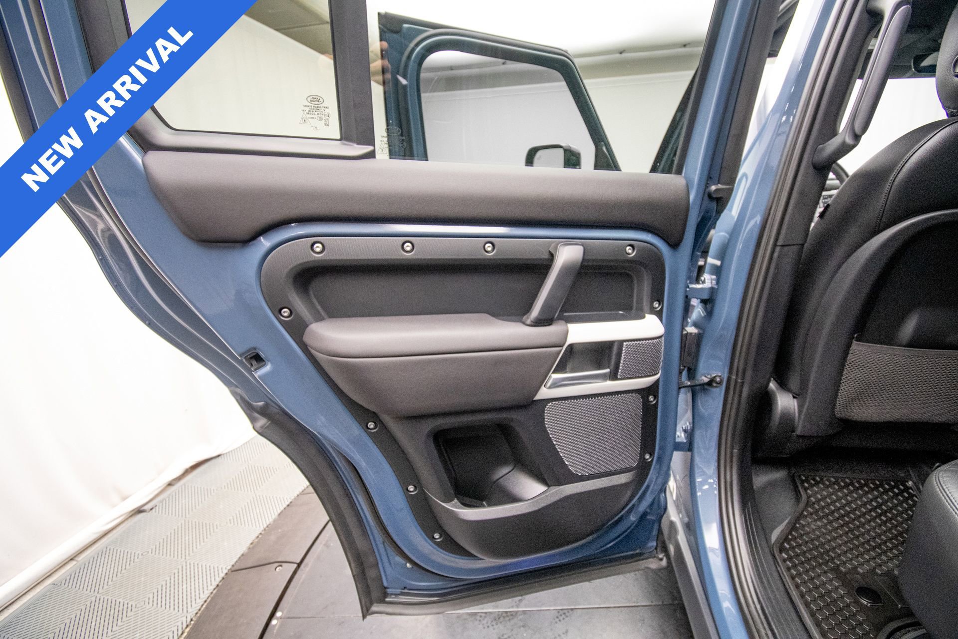 Used 2024 Land Rover Defender 110 S image 26