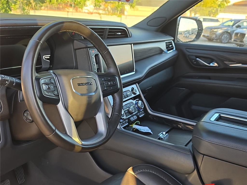 Used 2023 GMC Yukon XL Denali image 19