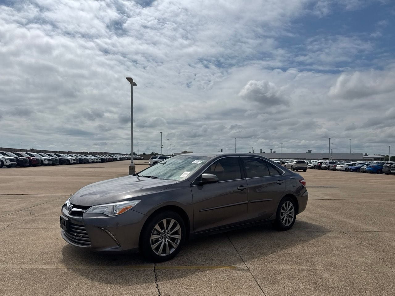 Used 2017 Toyota Camry XLE FWD image 9