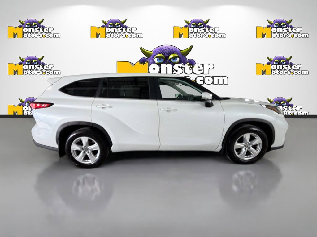 Used 2023 Toyota Highlander L image 3