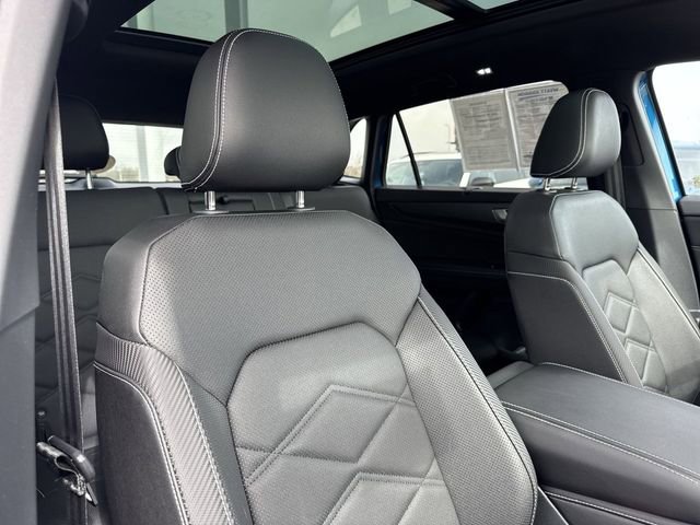 Used 2025 Volkswagen Atlas Cross Sport SE w/ Panoramic Sunroof Package image 28
