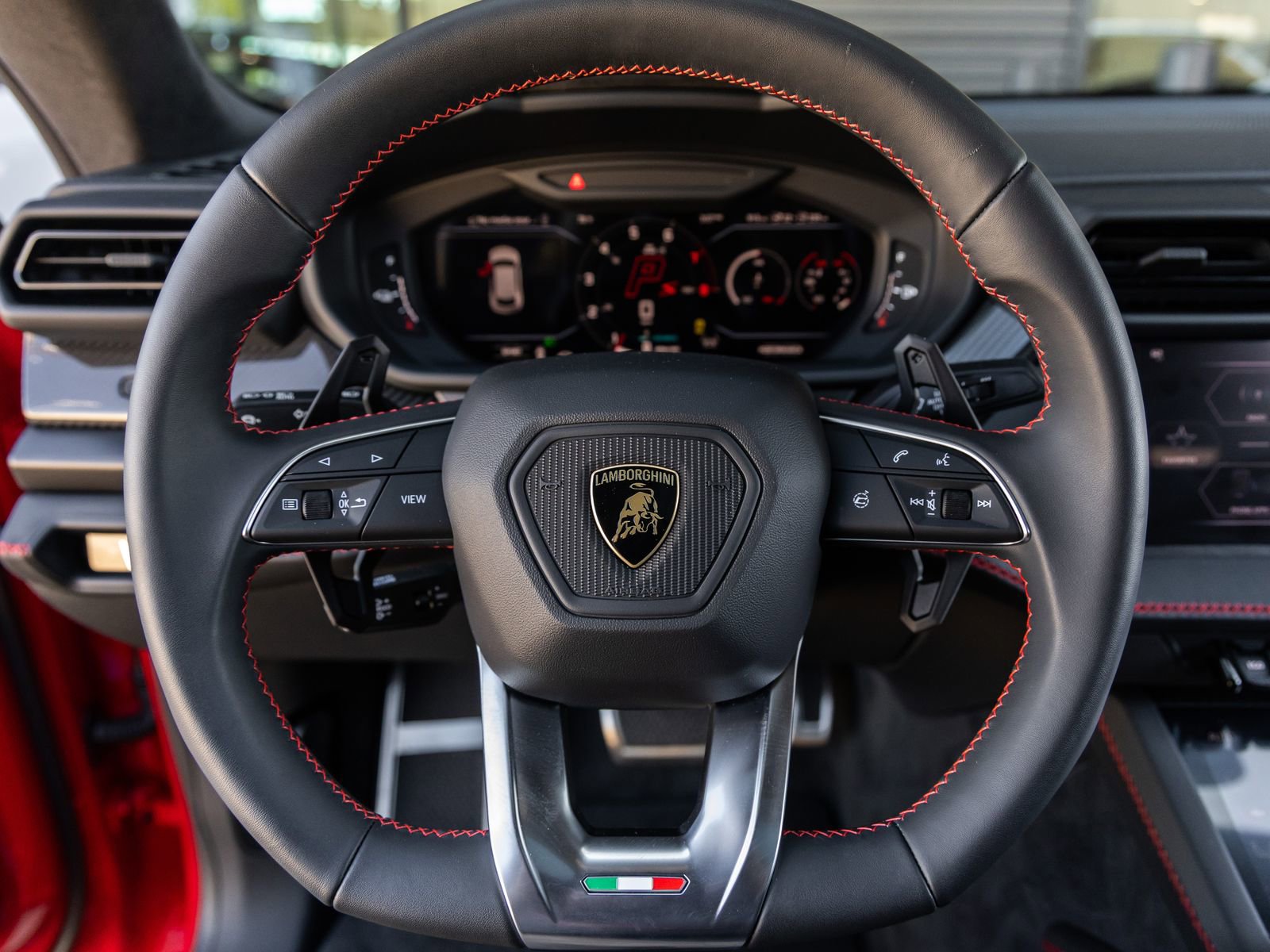 Used 2026 Lamborghini Urus SE image 30