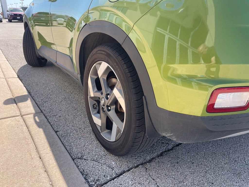 Used 2024 Hyundai Venue SEL FWD image 18