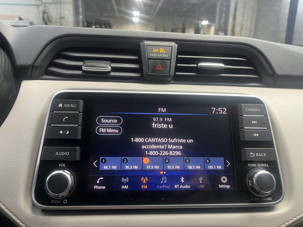 Used 2022 Nissan Versa SV image 16