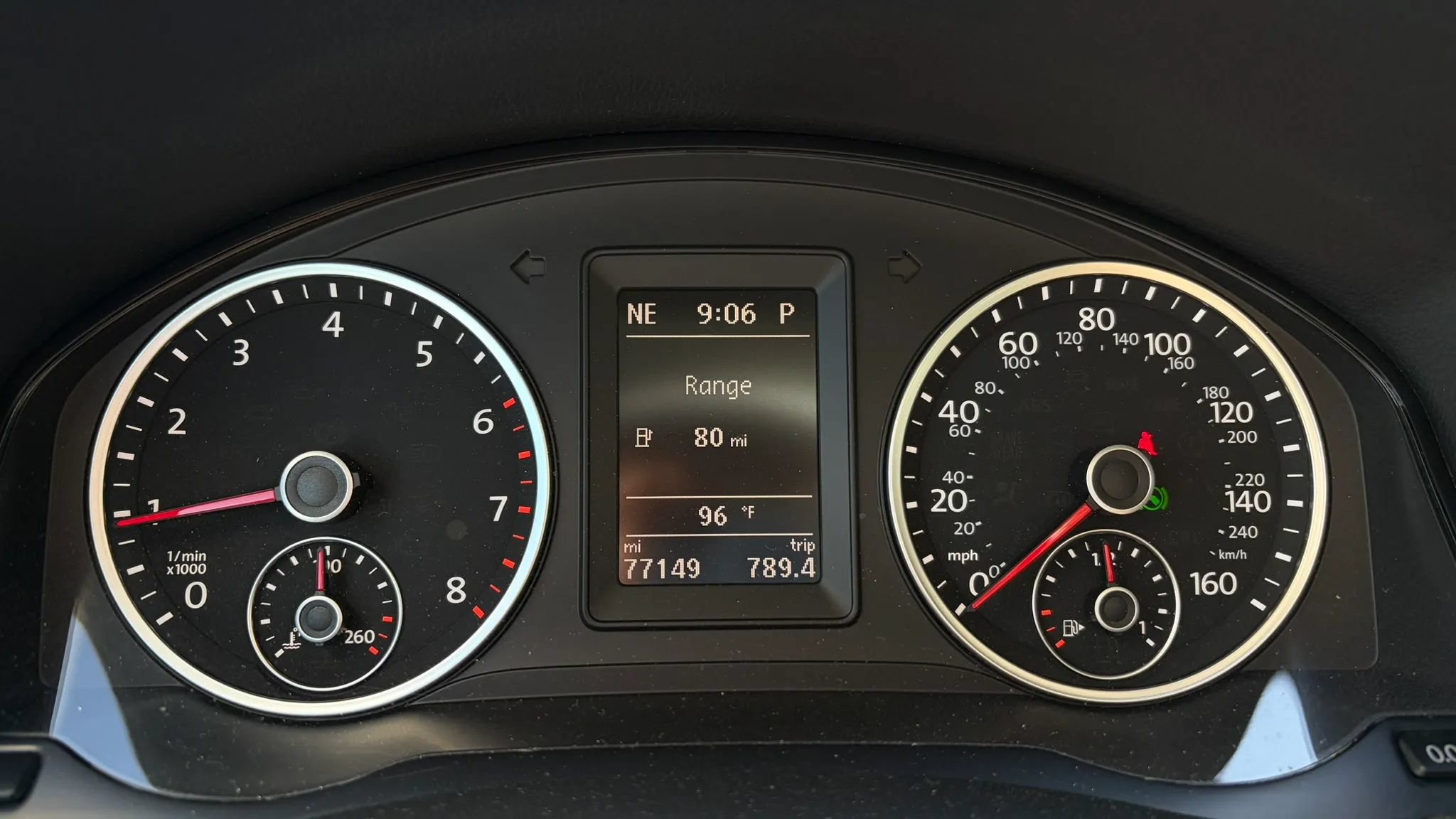 Used 2017 Volkswagen Tiguan SEL FWD image 9