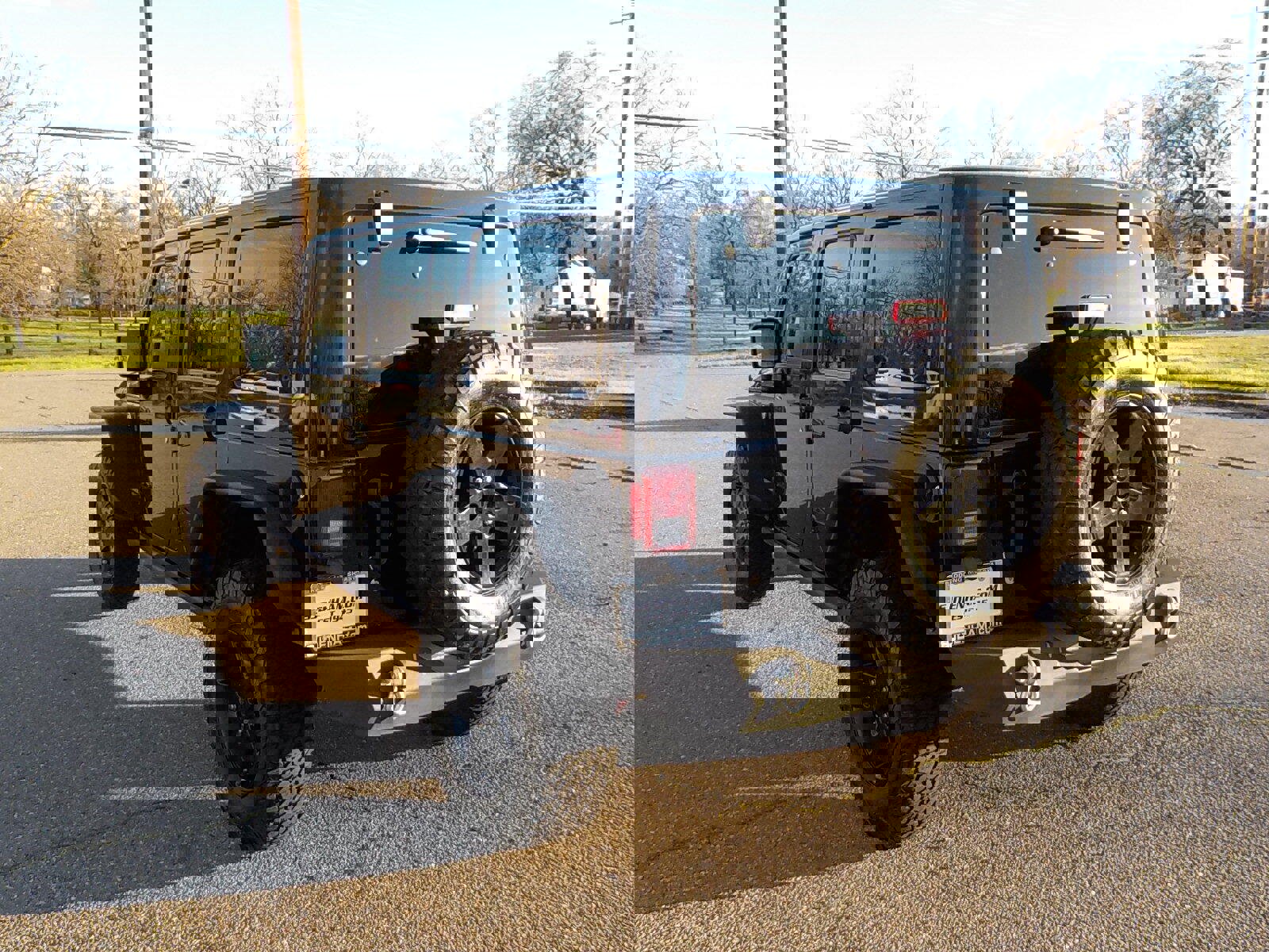 Used 2016 Jeep Wrangler Unlimited Rubicon w/ Connectivity Group image 5