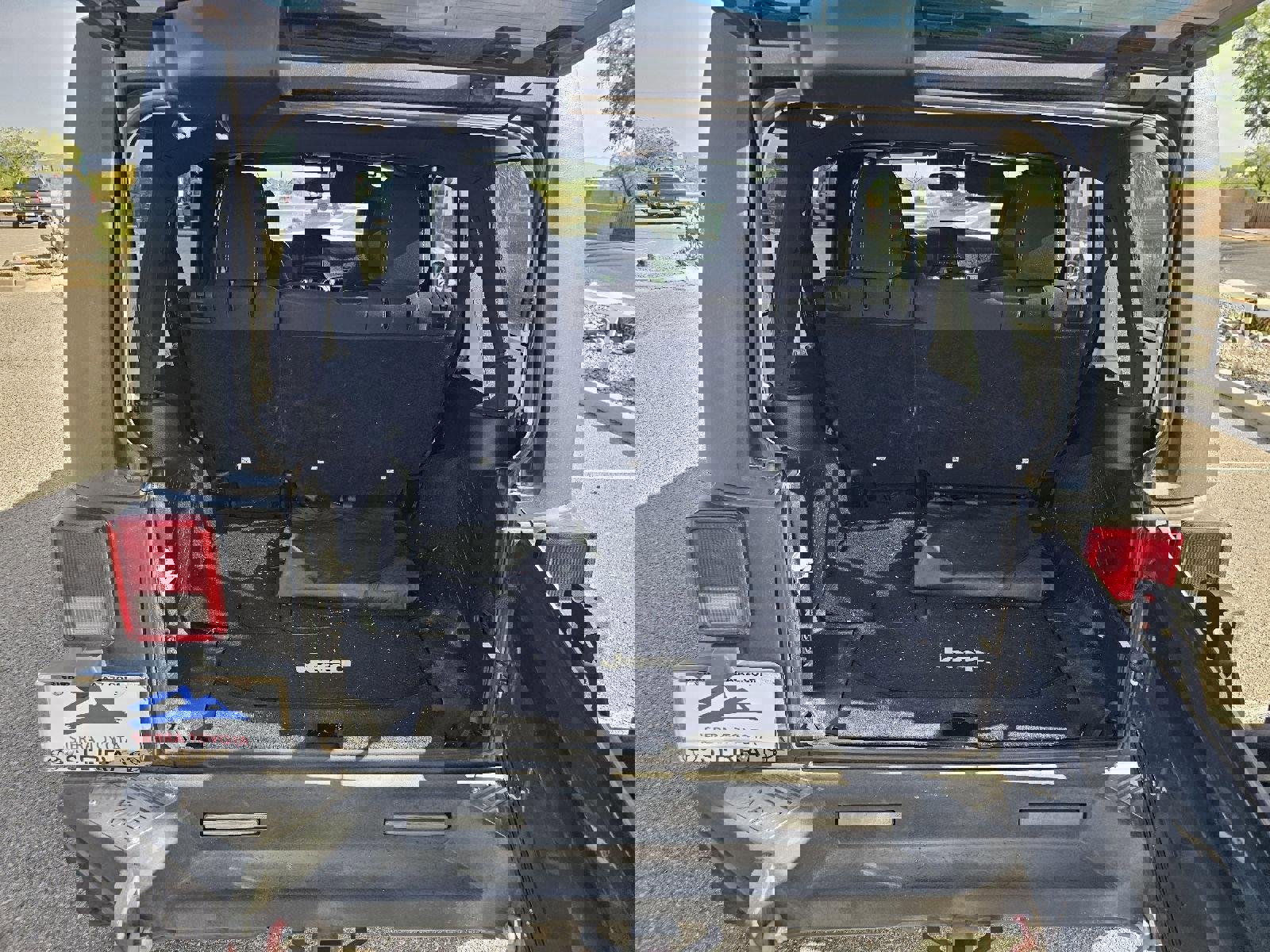 Used 2016 Jeep Wrangler Unlimited Rubicon w/ Connectivity Group AWD/4WD image 23