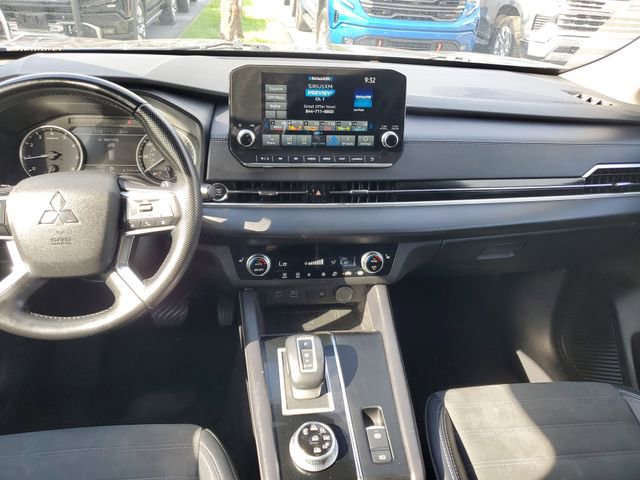 Used 2024 Mitsubishi Outlander SE AWD/4WD image 13
