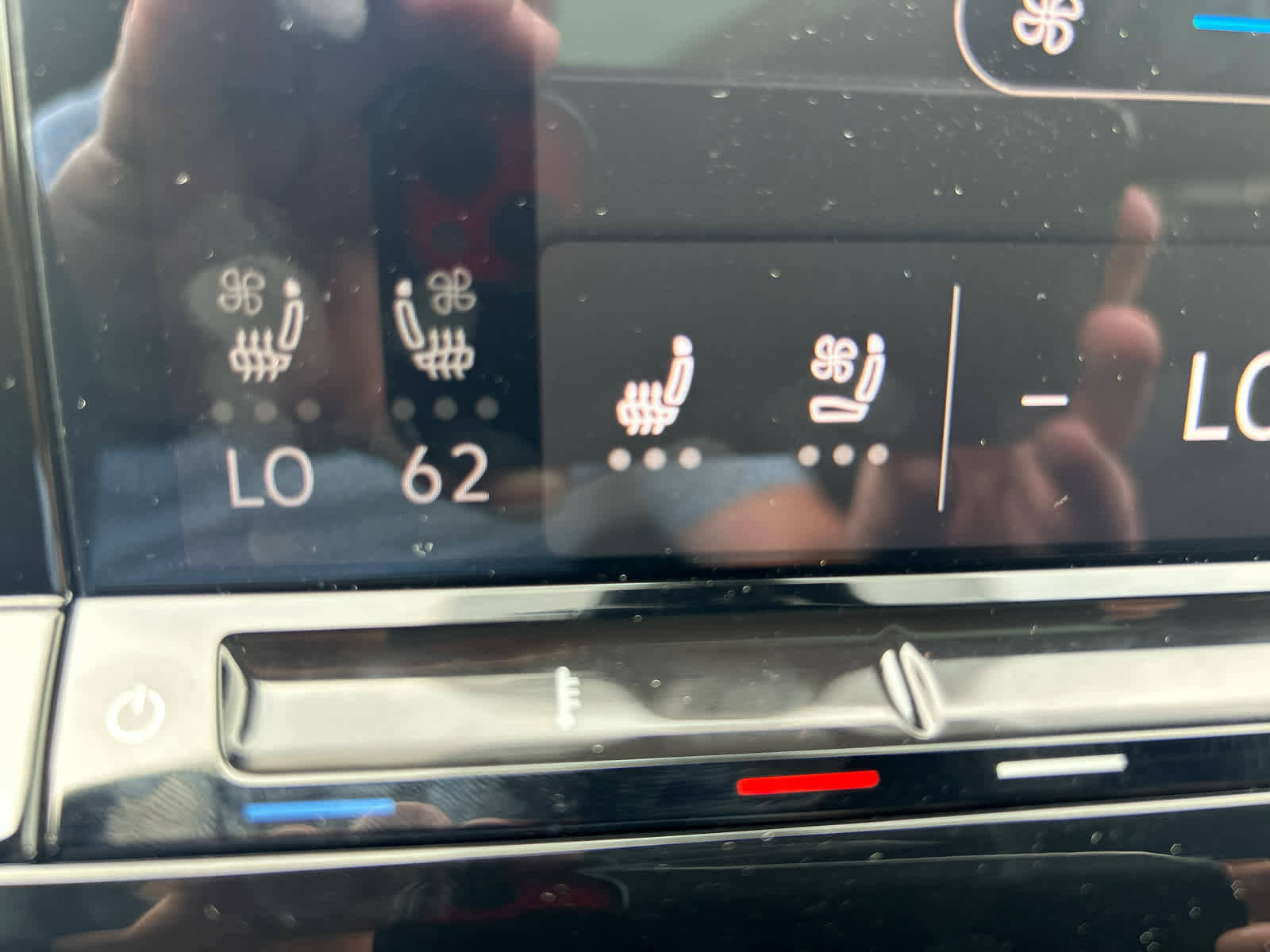 Used 2024 Volkswagen Atlas Cross Sport SE image 28