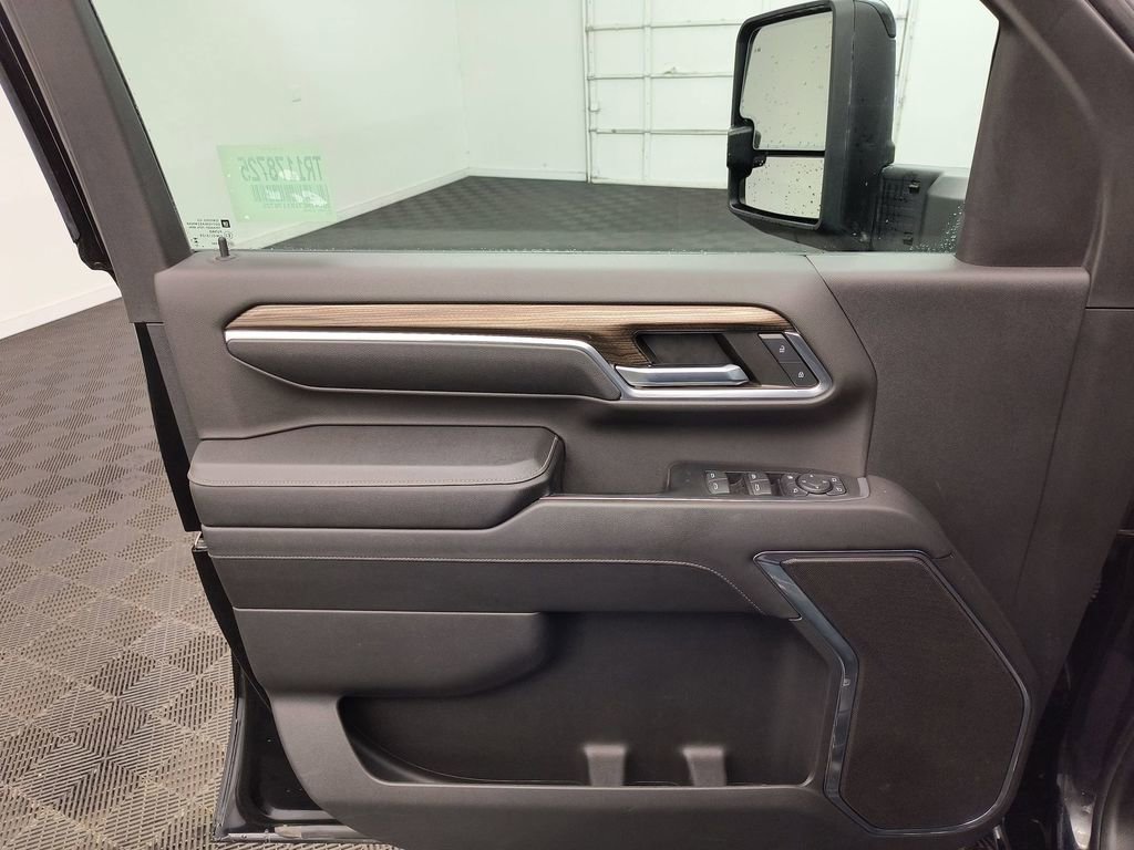 Used 2024 Chevrolet Silverado 2500 LT w/ Midnight Edition AWD/4WD image 18