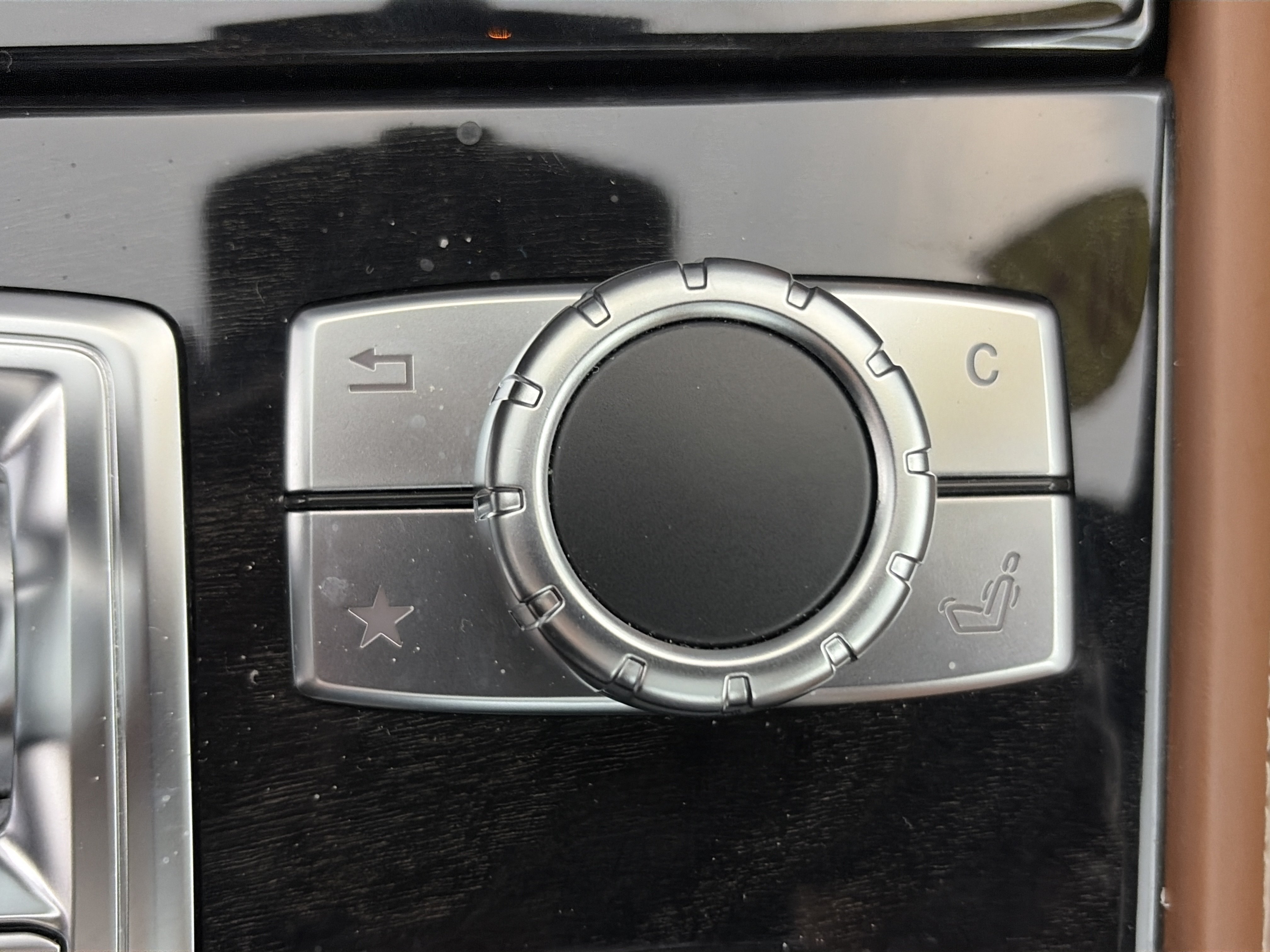 Used 2020 Mercedes-Benz SL 550 image 30