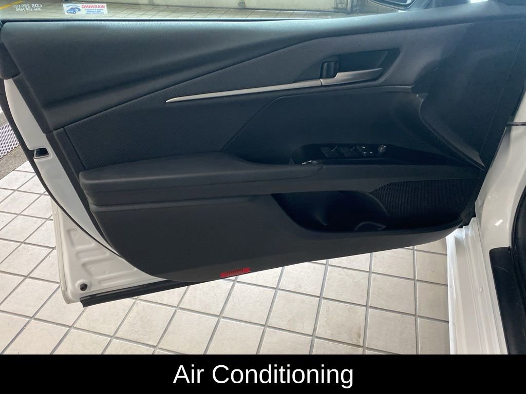 Used 2025 Toyota Camry SE FWD image 9