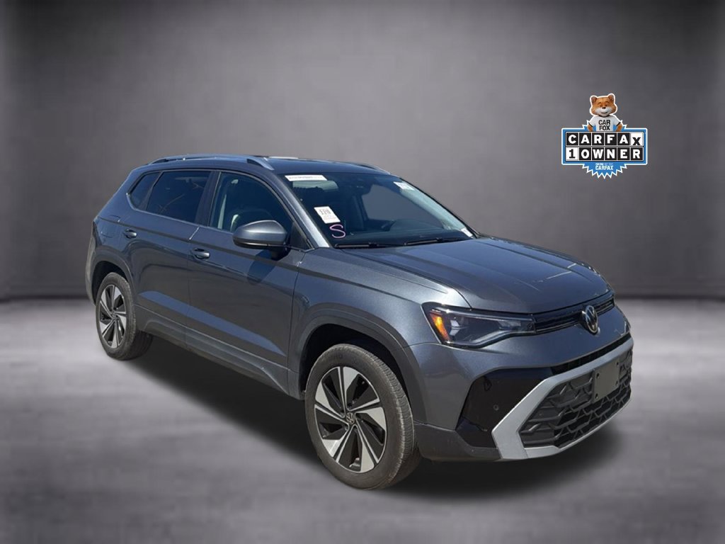 Used 2025 Volkswagen Taos SE AWD/4WD image 2