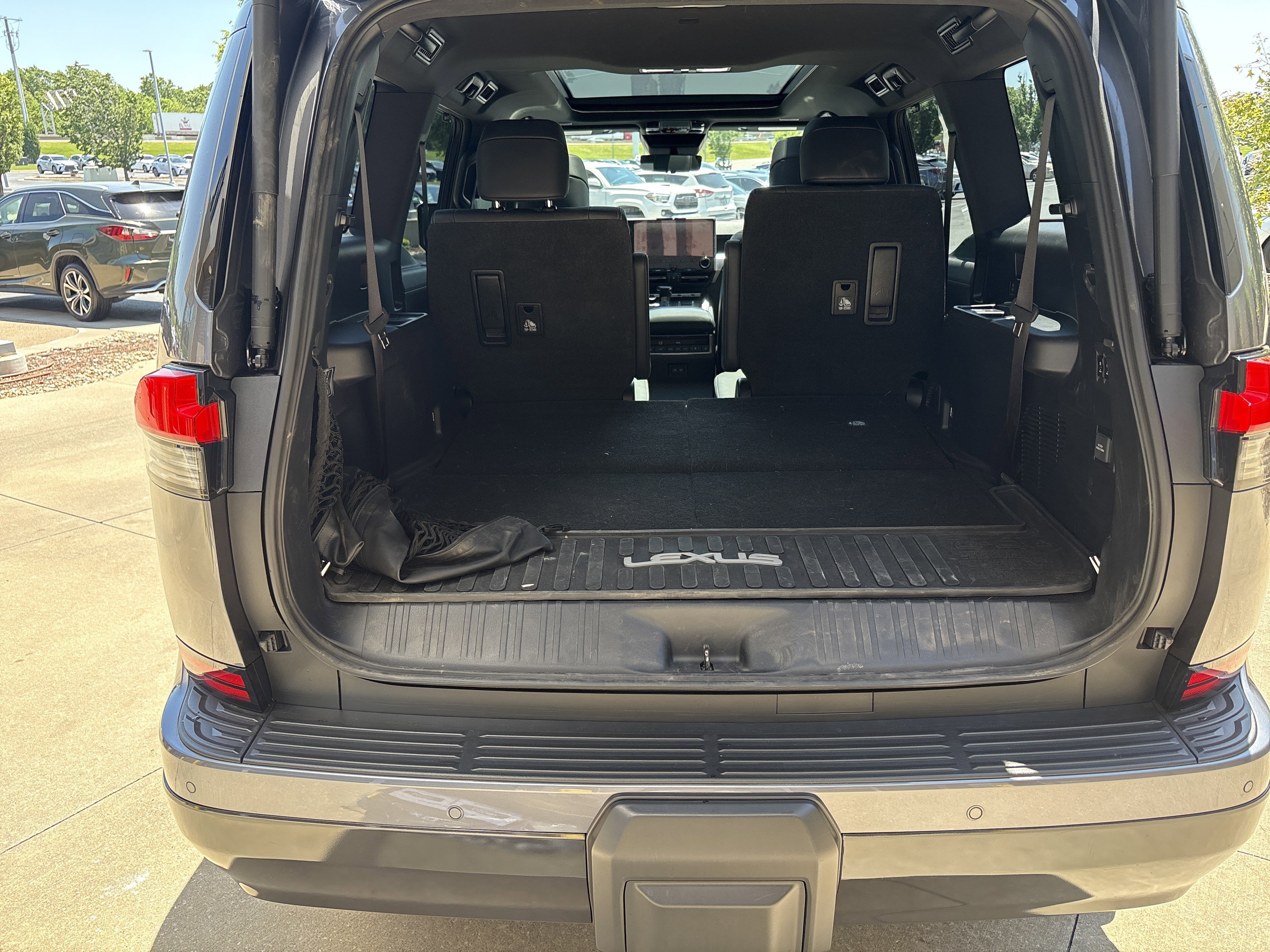 Used 2025 Lexus GX 550 w/ Accessory Package (2T) AWD/4WD image 33